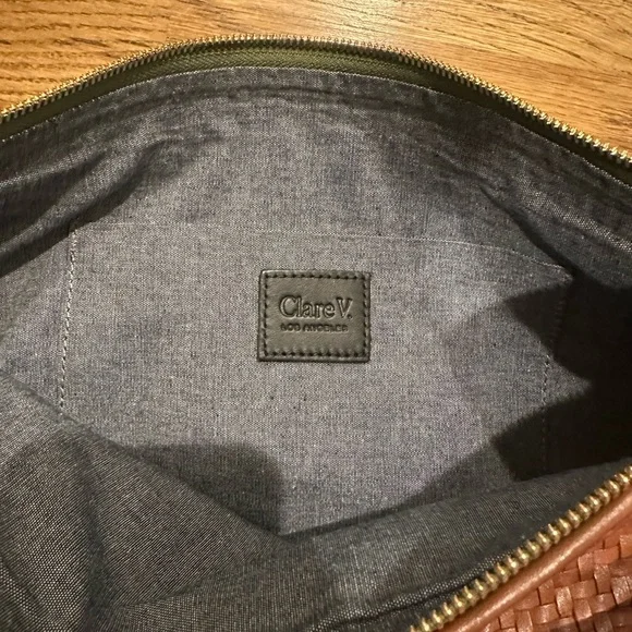 Chic Tan Woven Shoulder Bag - Picture 2 of 3